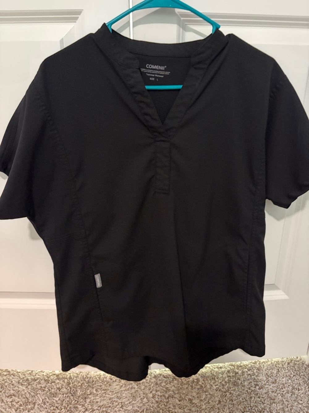 Women’s Black V-Neck Comenii Scrub Top